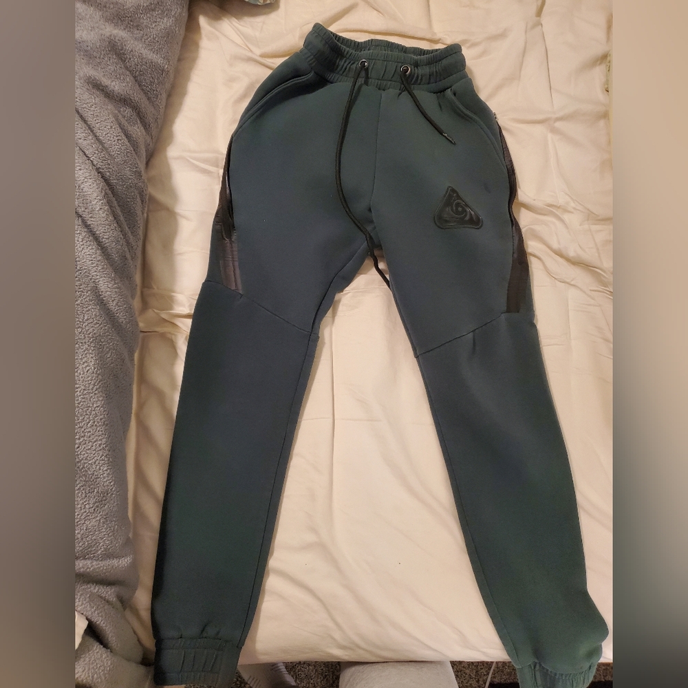 Core Nutritionals Fitted Green Joggers, size Small
